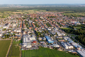 Vue aérienne de Quartier Kirrlach in Waghäusel dans le département Bade-Wurtemberg, Allemagne