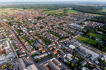 Quartier Oberhausen in Oberhausen-Rheinhausen dans le département Bade-Wurtemberg, Allemagne depuis l'avion