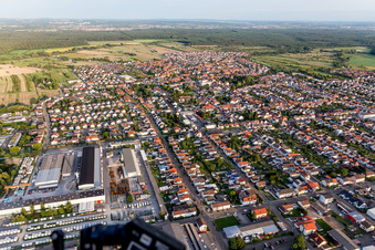 Vue d'oiseau de Quartier Oberhausen in Oberhausen-Rheinhausen dans le département Bade-Wurtemberg, Allemagne