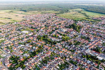 Vue aérienne de Quartier Kirrlach in Waghäusel dans le département Bade-Wurtemberg, Allemagne