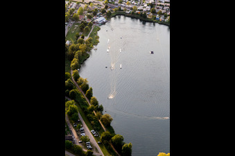 Photographie aérienne de St. Leoner See, station de ski nautique à le quartier Sankt Leon in St. Leon-Rot dans le département Bade-Wurtemberg, Allemagne