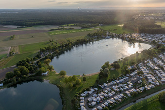 St. Leoner See, station de ski nautique à le quartier Sankt Leon in St. Leon-Rot dans le département Bade-Wurtemberg, Allemagne depuis l'avion