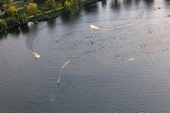 Vue aérienne de Station de ski nautique de Saint-Léon sur le lac Saint-Léon à le quartier Sankt Leon in St. Leon-Rot dans le département Bade-Wurtemberg, Allemagne