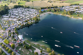 Photographie aérienne de St. Leoner See, station de ski nautique à le quartier Sankt Leon in St. Leon-Rot dans le département Bade-Wurtemberg, Allemagne