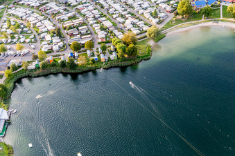 St. Leoner See, station de ski nautique à le quartier Sankt Leon in St. Leon-Rot dans le département Bade-Wurtemberg, Allemagne vue d'en haut