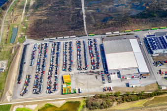 Vue aérienne de Zone industrielle d'Oberwald, entreprise de transport Nuss à Wörth am Rhein dans le département Rhénanie-Palatinat, Allemagne