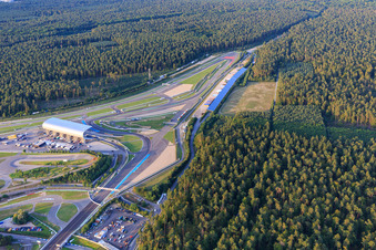 Vue aérienne de Tribune Est du Motodrom Hockenheimring Baden-Württemberg à Hockenheim dans le département Bade-Wurtemberg, Allemagne