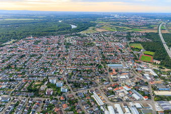 Photographie aérienne de Vue d'ensemble de la ville le long de l'A6 depuis le sud-est à Ketsch dans le département Bade-Wurtemberg, Allemagne