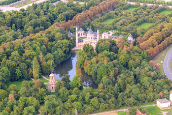 Photographie aérienne de Temple de Mercure et mosquée dans les jardins du palais de Schwetzingen à Schwetzingen dans le département Bade-Wurtemberg, Allemagne