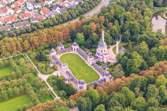 Mosquée dans les jardins du château de Schwetzingen à Schwetzingen dans le département Bade-Wurtemberg, Allemagne d'en haut