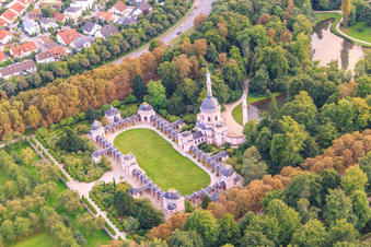 Mosquée dans les jardins du château de Schwetzingen à Schwetzingen dans le département Bade-Wurtemberg, Allemagne hors des airs
