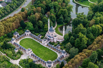 Vue aérienne de Mosquée dans le jardin du château de Schwetzingen à Schwetzingen dans le département Bade-Wurtemberg, Allemagne