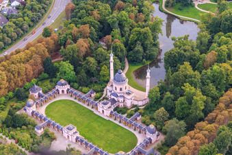 Mosquée dans les jardins du château de Schwetzingen à Schwetzingen dans le département Bade-Wurtemberg, Allemagne vue d'en haut