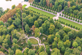 Vue aérienne de Jardins du château de Schwetzingen à Schwetzingen dans le département Bade-Wurtemberg, Allemagne