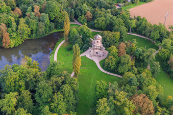 Vue aérienne de Temple de Mercure dans les jardins du palais de Schwetzingen à Schwetzingen dans le département Bade-Wurtemberg, Allemagne