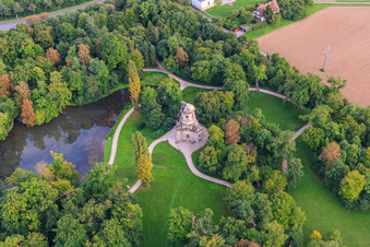 Vue aérienne de Temple de Mercure dans les jardins du palais de Schwetzingen à Schwetzingen dans le département Bade-Wurtemberg, Allemagne