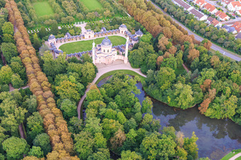 Mosquée dans les jardins du château de Schwetzingen à Schwetzingen dans le département Bade-Wurtemberg, Allemagne vue du ciel