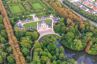 Enregistrement par drone de Mosquée dans les jardins du château de Schwetzingen à Schwetzingen dans le département Bade-Wurtemberg, Allemagne