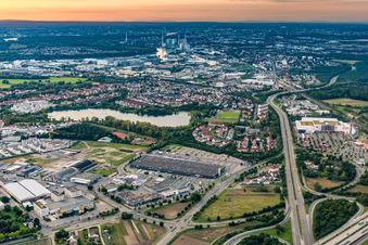 Vue aérienne de Du sud à le quartier Rheinau in Mannheim dans le département Bade-Wurtemberg, Allemagne