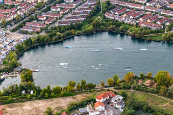 Vue aérienne de Centre de ski nautique et de wakeboard sur le lac Rheinau à le quartier Rheinau in Mannheim dans le département Bade-Wurtemberg, Allemagne
