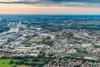 Port du Rhin à le quartier Rheinau in Mannheim dans le département Bade-Wurtemberg, Allemagne vue du ciel