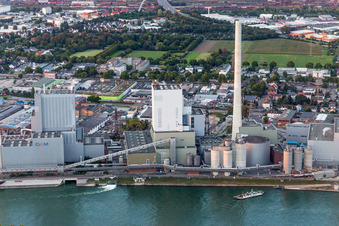 Vue aérienne de Grande centrale électrique Mannheim sur le Rhin près de Neckarau à le quartier Rheinau in Mannheim dans le département Bade-Wurtemberg, Allemagne
