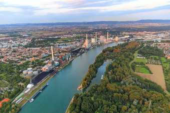 Vue aérienne de GKM Grosskraftwerk Mannheim Aktiengesellschaft am Rheinufer à le quartier Neckarau in Mannheim dans le département Bade-Wurtemberg, Allemagne