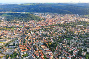 Vue aérienne de Vue d'ensemble de la ville depuis le nord à Tuttlingen dans le département Bade-Wurtemberg, Allemagne