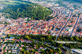 Vue aérienne de Vue de la ville sur les rives du Danube à Tuttlingen dans le département Bade-Wurtemberg, Allemagne