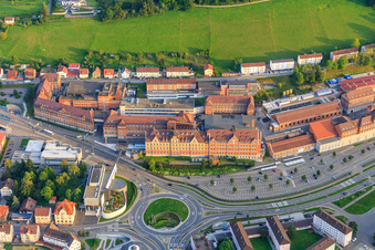 Vue aérienne de Aesculap Akademie GmbH à Aesculapium et Aesculap AG (B. Braun) à Tuttlingen dans le département Bade-Wurtemberg, Allemagne