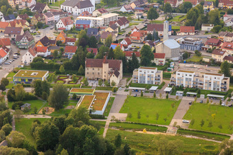 Vue aérienne de Château inférieur du parc du Danube à Immendingen dans le département Bade-Wurtemberg, Allemagne