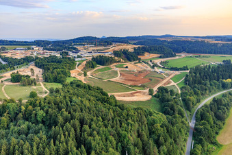 Vue aérienne de Centre de test et de technologie du groupe Mercedes-Benz AG avec module Heide à Immendingen dans le département Bade-Wurtemberg, Allemagne