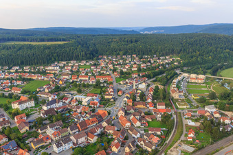 Vue aérienne de Place du Château avec St. Pierre et Paul et l'Académie des Enfants Hector Immendingen dans le Château Supérieur sur le Steig à Immendingen dans le département Bade-Wurtemberg, Allemagne