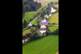 Photographie aérienne de Pont du Prince Linus - pont historique en bois pour la piste cyclable du roi Marvin sur le Danube à le quartier Zimmern in Immendingen dans le département Bade-Wurtemberg, Allemagne