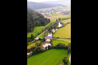 Pont du Prince Linus - pont historique en bois pour la piste cyclable du roi Marvin sur le Danube à le quartier Zimmern in Immendingen dans le département Bade-Wurtemberg, Allemagne d'en haut