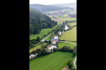 Vue aérienne de Pont couvert historique sur le Danube à Zimmern à Immendingen dans le département Bade-Wurtemberg, Allemagne