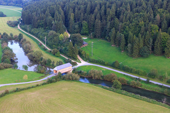 Pont du Prince Linus - pont historique en bois pour la piste cyclable du roi Marvin sur le Danube à le quartier Zimmern in Immendingen dans le département Bade-Wurtemberg, Allemagne hors des airs
