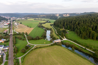 Vue aérienne de Pont couvert historique sur le Danube à Zimmern à Immendingen dans le département Bade-Wurtemberg, Allemagne