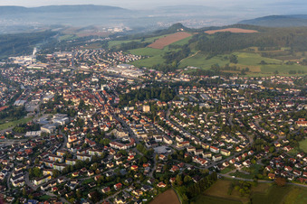 Vue aérienne de Vue des rues et des maisons dans les quartiers résidentiels à Stockach dans le département Bade-Wurtemberg, Allemagne