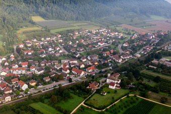 Vue aérienne de Saint Zénon à le quartier Stahringen in Radolfzell am Bodensee dans le département Bade-Wurtemberg, Allemagne
