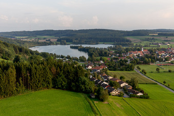 Vue aérienne de Illmensee dans le département Bade-Wurtemberg, Allemagne