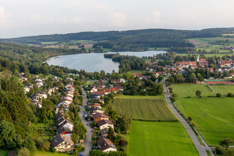 Vue aérienne de Zones riveraines du lac Ruschweiler et du lac Volzer See en Ruschweiler à le quartier Ruschweiler in Illmensee dans le département Bade-Wurtemberg, Allemagne