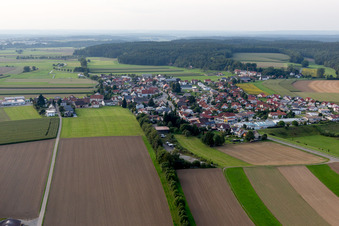 Vue aérienne de Quartier Denkingen in Pfullendorf dans le département Bade-Wurtemberg, Allemagne