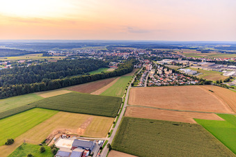 Vue aérienne de Quartier résidentiel de Sonnenrain à côté de SPIE ESCAD Automation GmbH à le quartier Wattenreute in Pfullendorf dans le département Bade-Wurtemberg, Allemagne