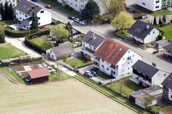 Au château d'eau à Kandel dans le département Rhénanie-Palatinat, Allemagne vu d'un drone