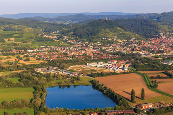 Vue aérienne de Vue de la ville au bord de l'Odenwald depuis l'ouest à Heppenheim dans le département Hesse, Allemagne