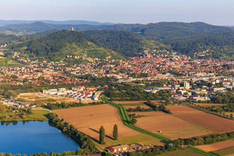Vue aérienne de Vue de la ville au bord de l'Odenwald depuis l'ouest à Heppenheim dans le département Hesse, Allemagne