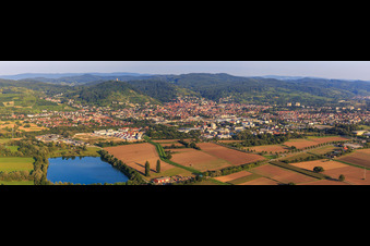 Vue aérienne de Panorama de la ville au bord de l'Odenwald depuis l'ouest à Heppenheim dans le département Hesse, Allemagne