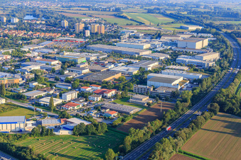 Vue aérienne de Zone industrielle sur l'A5 avec Nagel-Group | Heppenheim, Logwin Solutions Heppenheim GmbH + Co. KG et TLB - UNILEVER à Heppenheim dans le département Hesse, Allemagne