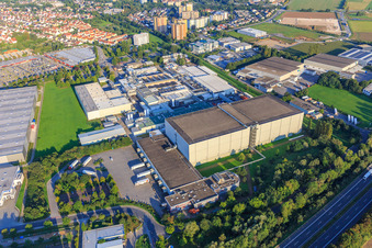 Vue aérienne de Zone industrielle sur l'A5 avec l'usine TLB - UNILEVER et Unilever Deutschland GmbH Heppenheim à Heppenheim dans le département Hesse, Allemagne